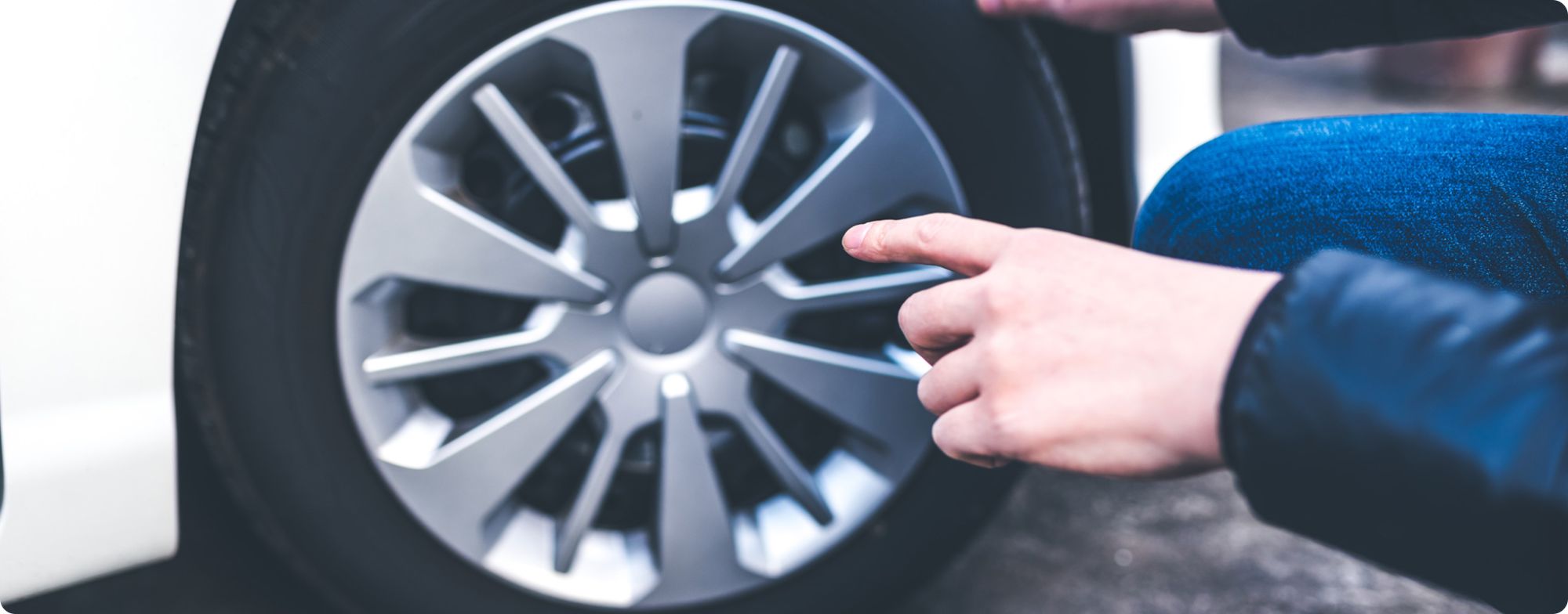 車検に合格するタイヤの溝の深さは？計測方法や摩耗を防ぐコツを解説