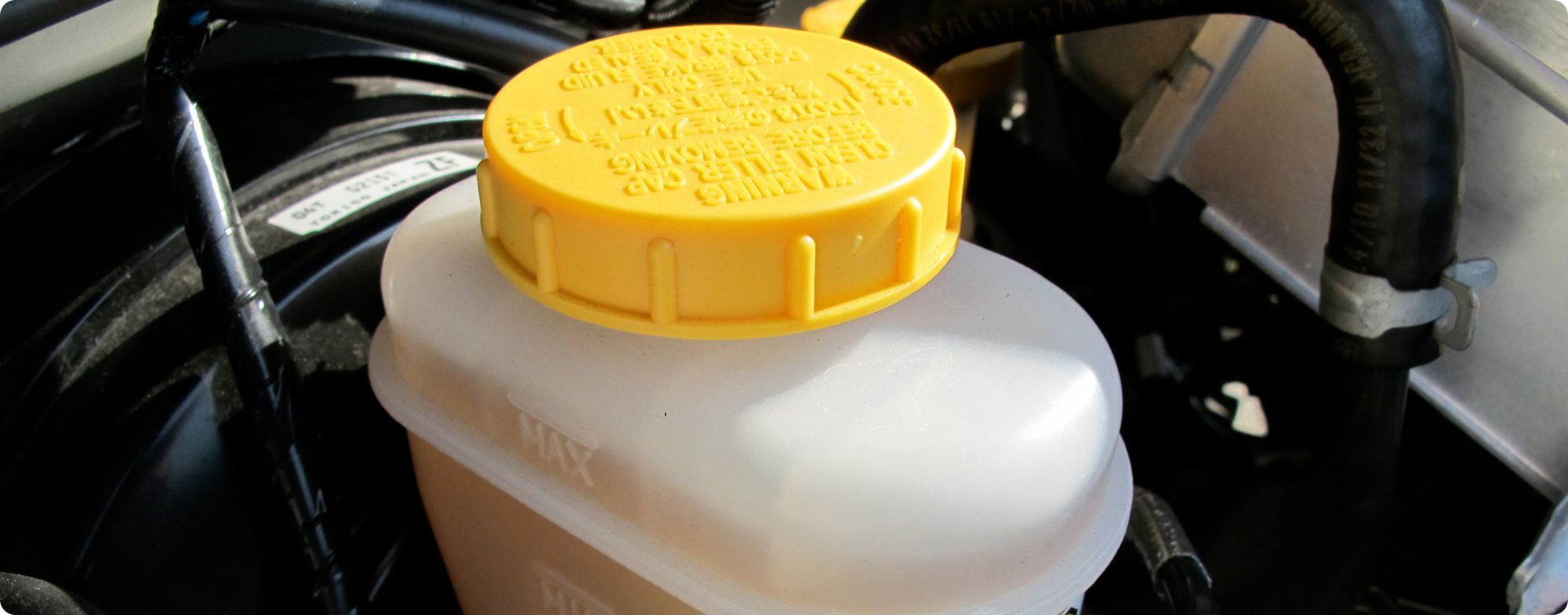 車検時にブレーキオイル（ブレーキフルード）は交換すべき？費用・交換時期も解説