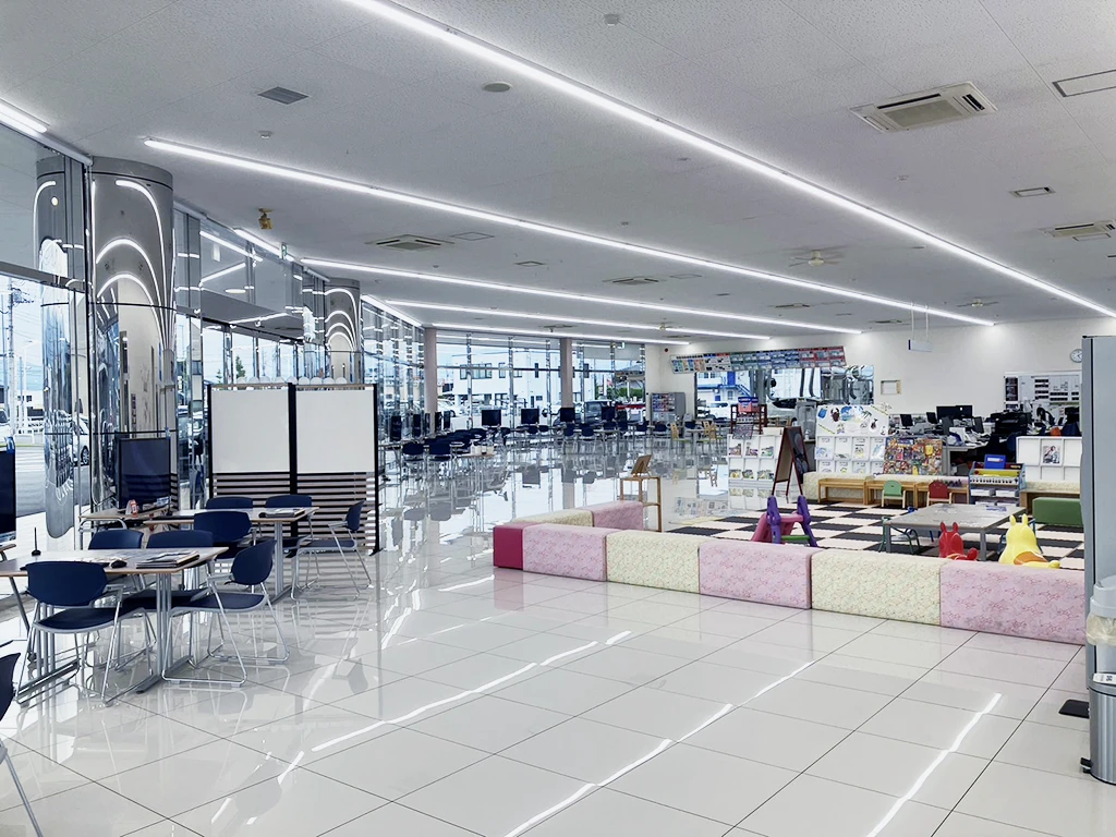 甲府店｜WECARS（ウィーカーズ）