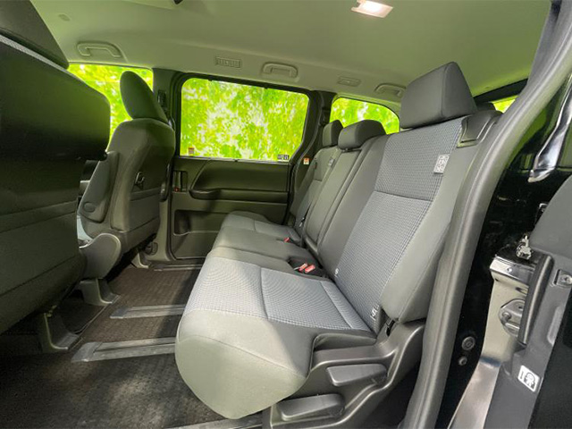 新型ノア・ヴォクシー写真