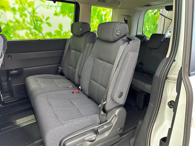 新型ステップワゴン写真