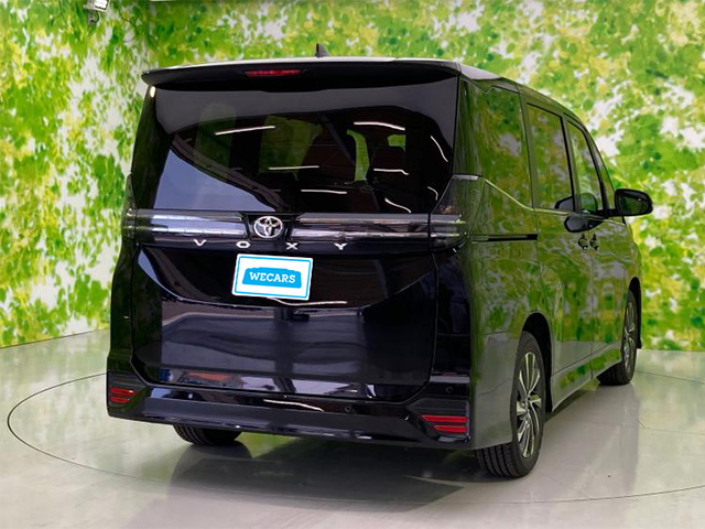 新型ノア・ヴォクシー写真