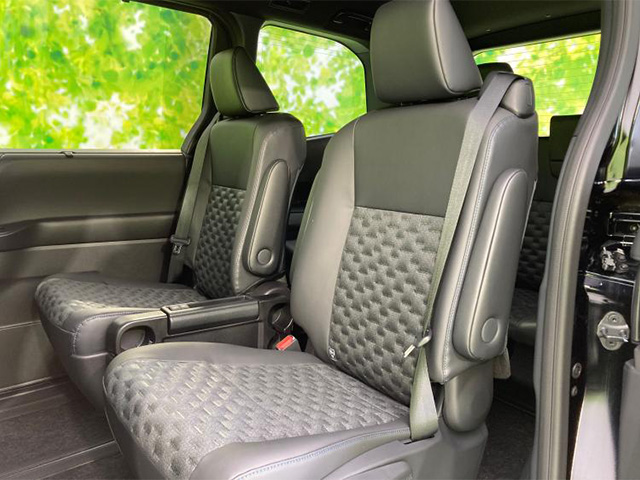 新型ノア・ヴォクシー写真